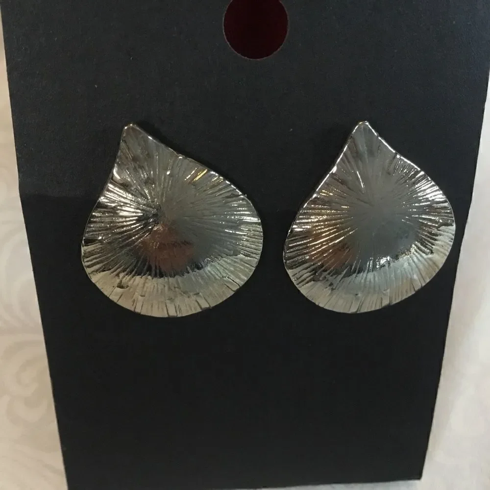 N/A texture earrings